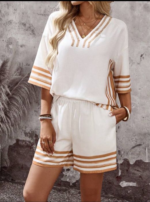 Дамски комплект в бежово