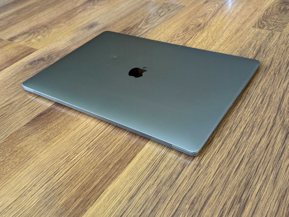 15.4' Core i7 Apple MacBook Pro Late 2016 SG TouchBar 16GB RAM/512GB SSD/Radeon Pro 460 4GB/Бат 4ч