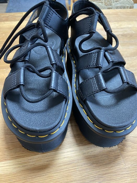 Sandale de vara cu sireturi si  platforma inalta Dr.Martens nr 36