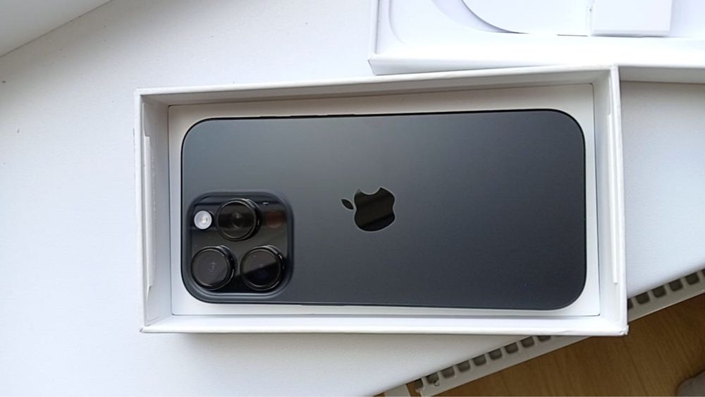 iPhone 16 pro 256 гб