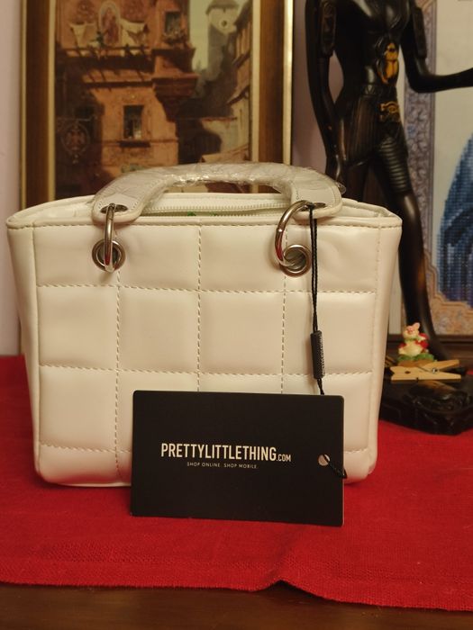 Poșetă albă PrettyLittleThing – NOUĂ, cu etichetă