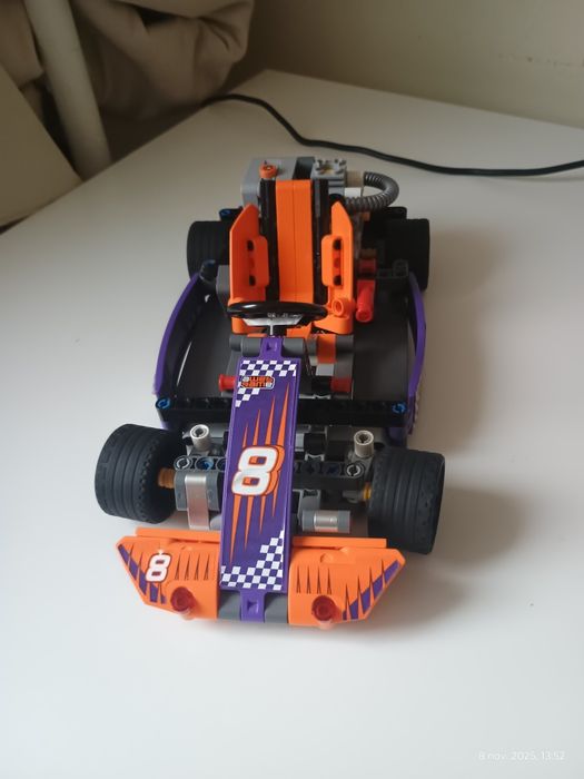 Mașina Lego Tehnic