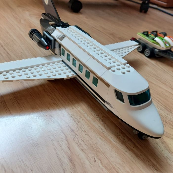 Set Lego Avion și Mașina remorca Skijet