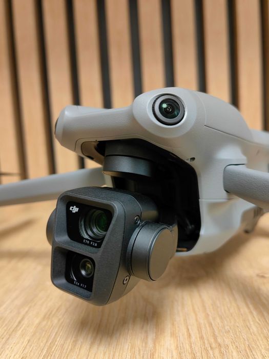 DJI Air 3 Drona 4 K cu Telecomanda DJI RC-N2