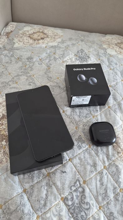 Продам Самсунг s22 plus и наушники