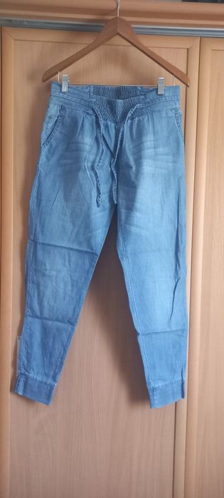 Летние голубые джинсы женские