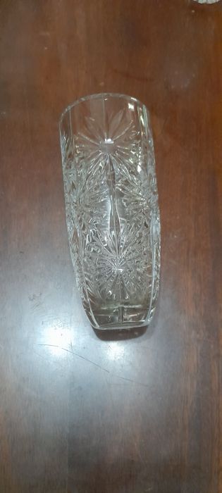 Вазы хрустальные  для цветов.