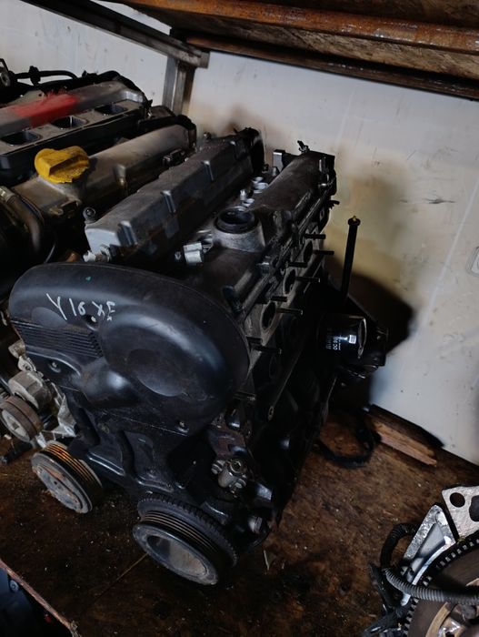 Двигатель на Опель Вектра В Y16XE