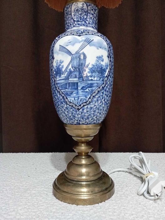 Красиви старинни лампи с абажури - лампа