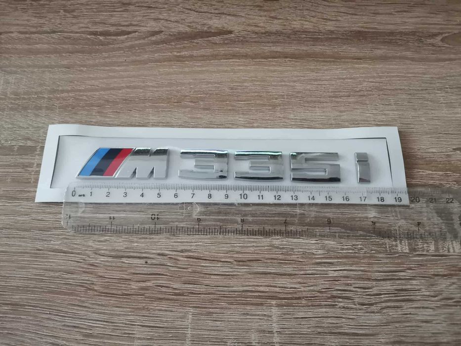 BMW М335i сребрист гланц емблема