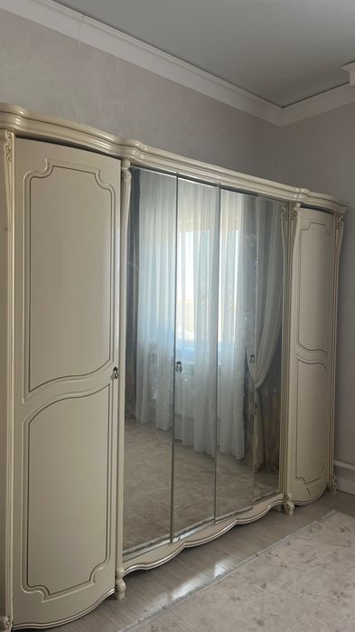 Спальный шкаф и камод