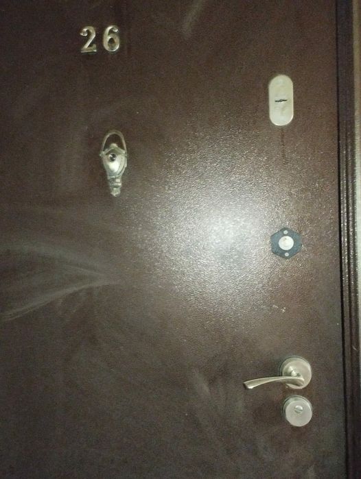 Продаю входную дверь