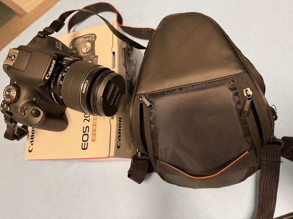 Aparat foto Canon DSLR EOS 2000D