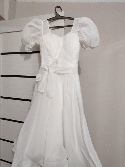 Продается Платье по 10000