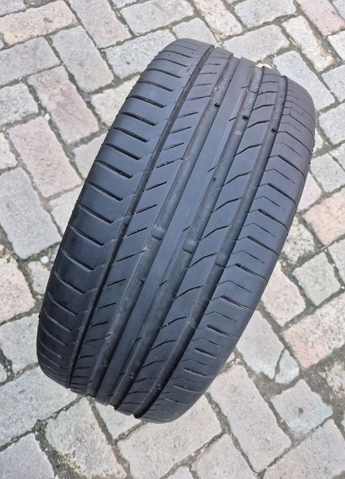 O bucată 225/45 R17 vară - una Continental