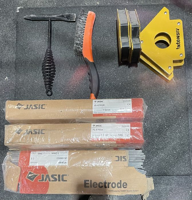 Aparat sudura Jasic Arc 200 Pro + accesorii