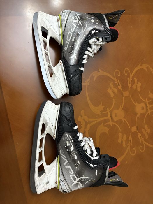 Продам коньки bauer