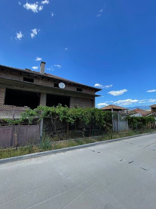 Къща 100кв.м. застроена площ с 500кв.м. двор