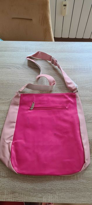 Различни чанти - бялата с цвете се подарява