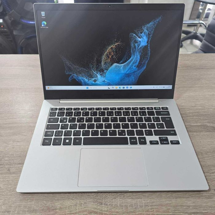 Лаптоп Samsung Galaxy Book2 Go 5G