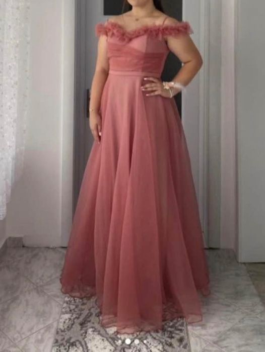 Официални рокли носени само веднъж