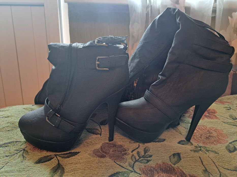 Сапоги на шпильки