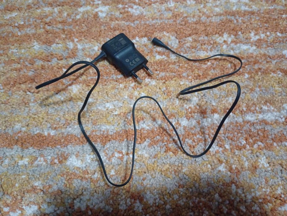 Incarcator nokia cu butoane lung