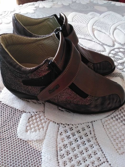 Нови дамски обувки номер 39 - 30 лв