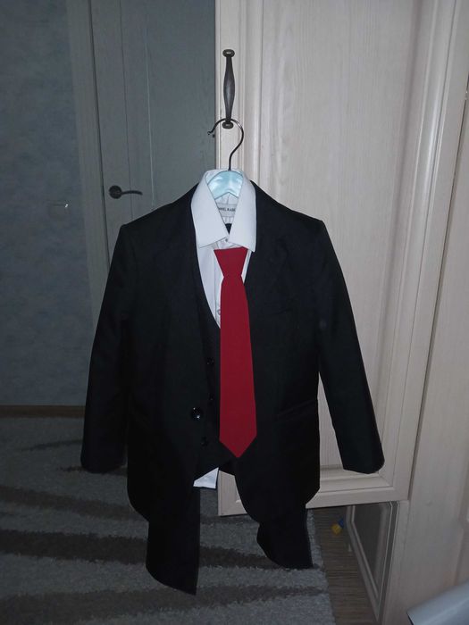Продам школьный костюм