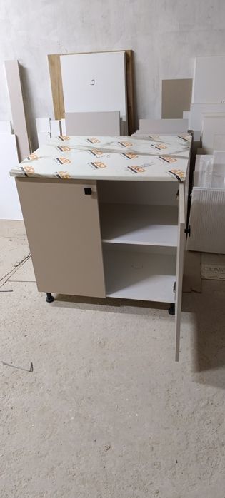 Кухонный шкаф. Табуретка. Кухонная мебель.