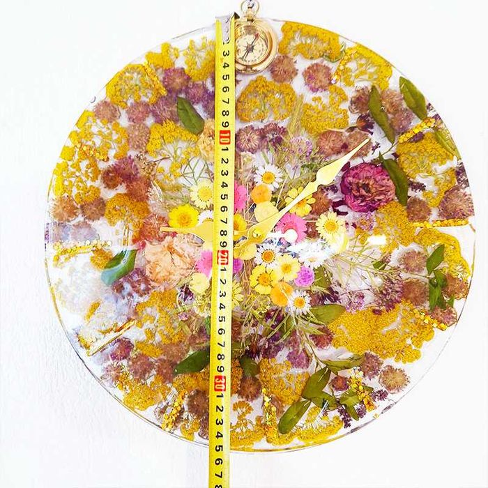 Часовник от епоксидна смола