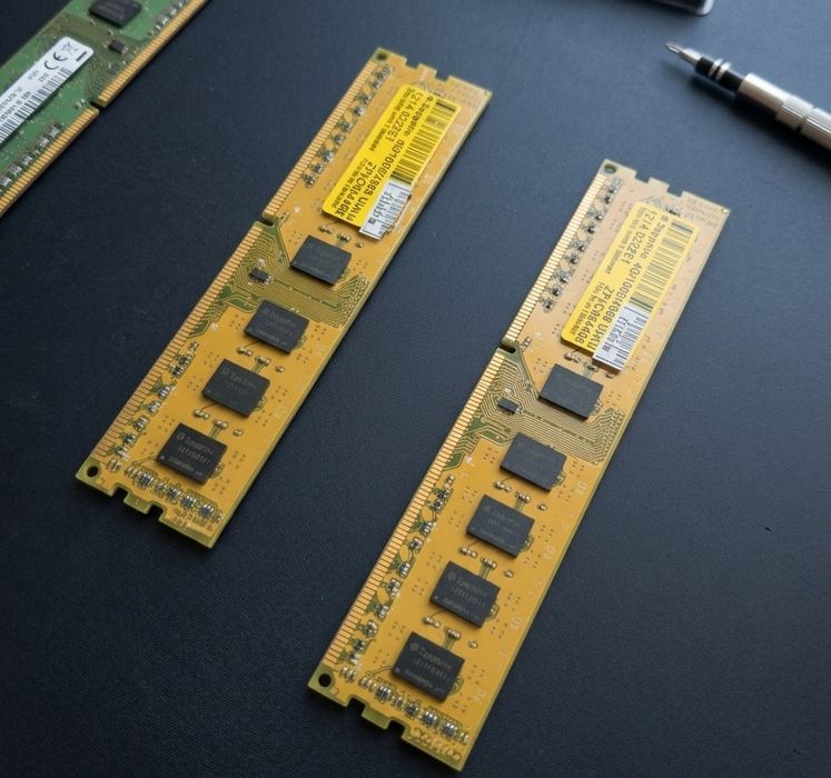 DDR 3 4G 2TA SOTILADI holati yaxshi