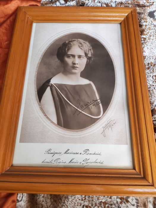 Lot  fotografii  familia regală înrămate