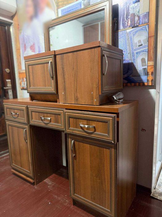 Срочно! Продаётся мебель (трюмо).