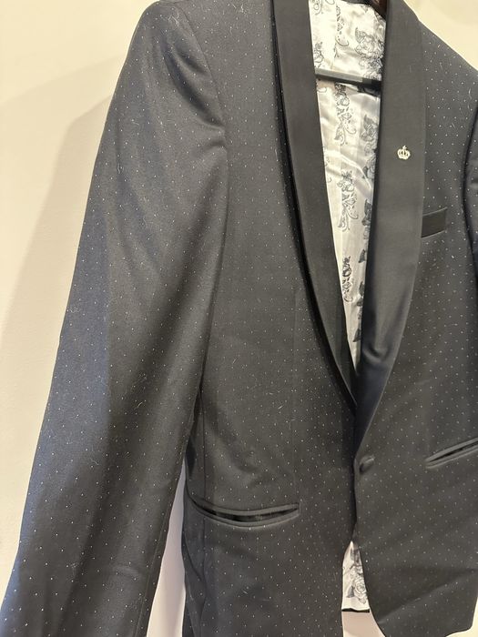 Поръчков мъжки официален костюм