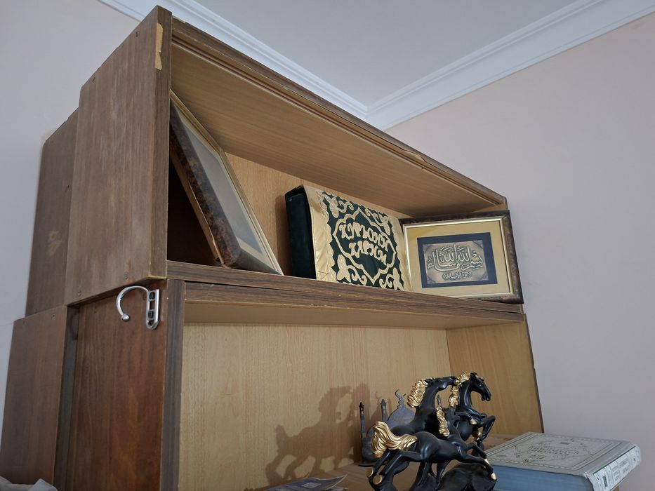 Книжные полки...
