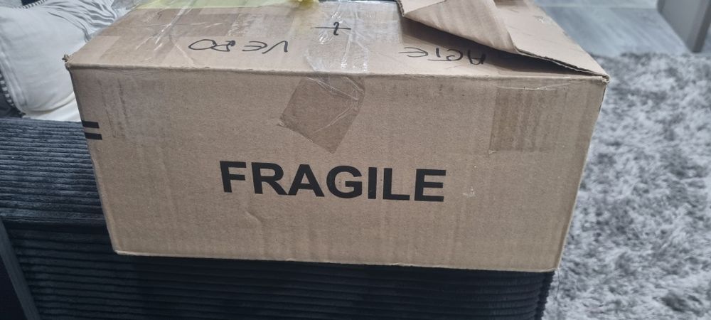 Vând cutie cu jucării pentru copii