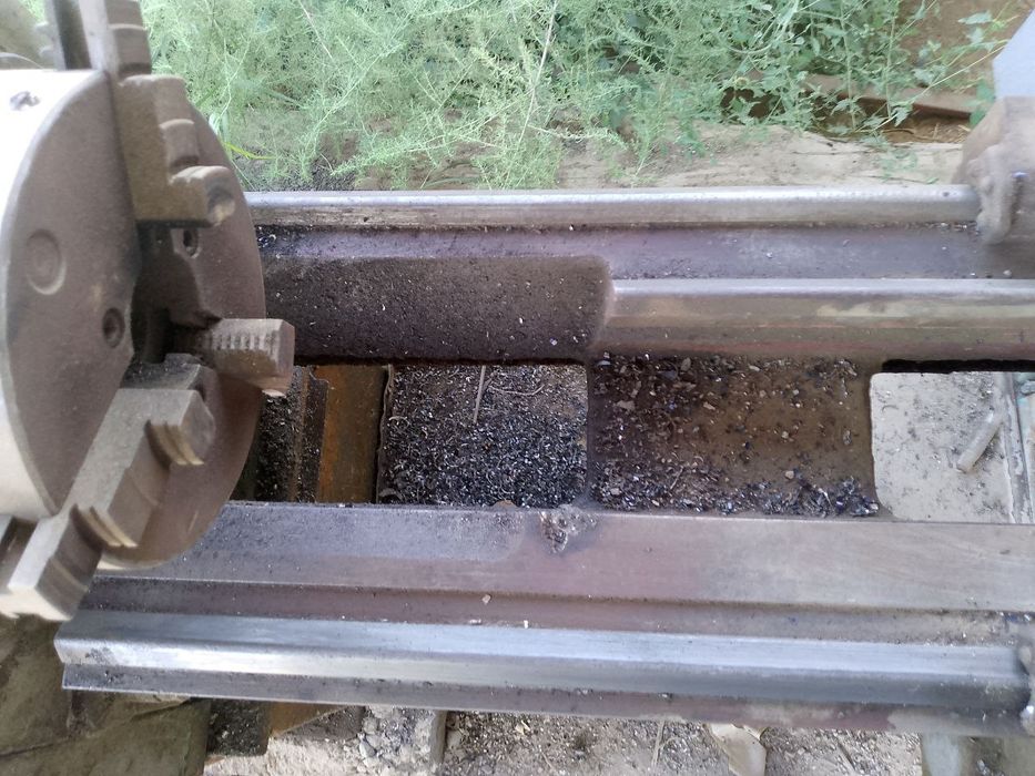 Токарный станок сотилади