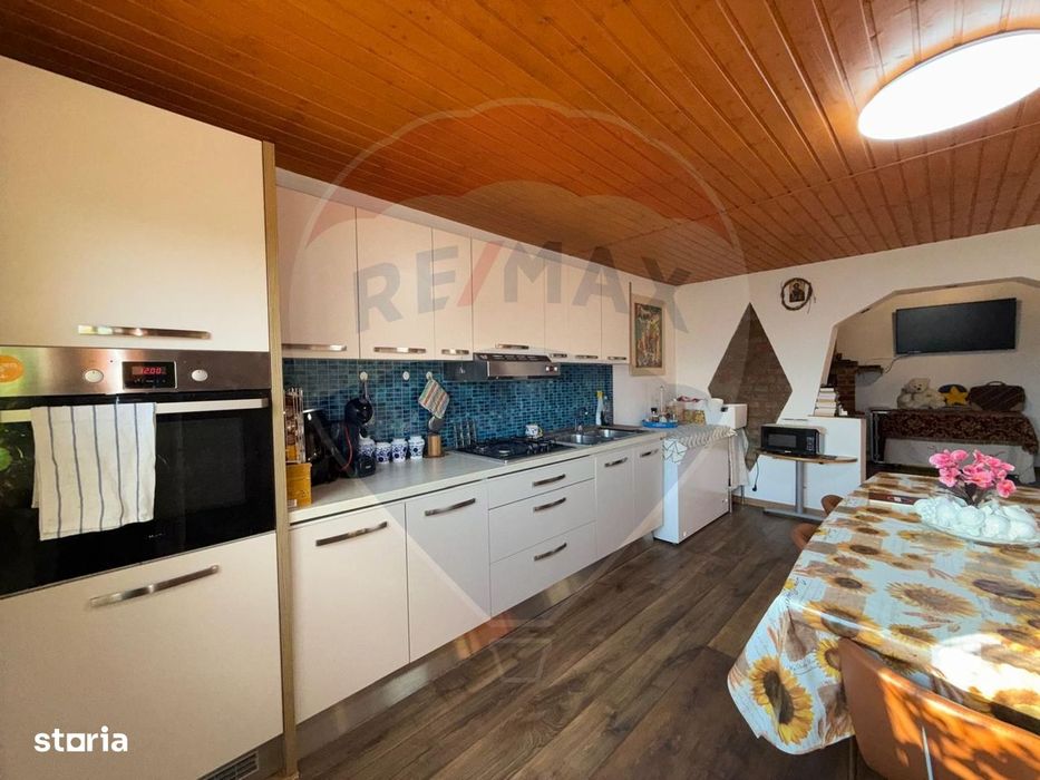 Casa cu teren de vanzare Golesti-Ramnicu Valcea / Manastirea Filimon