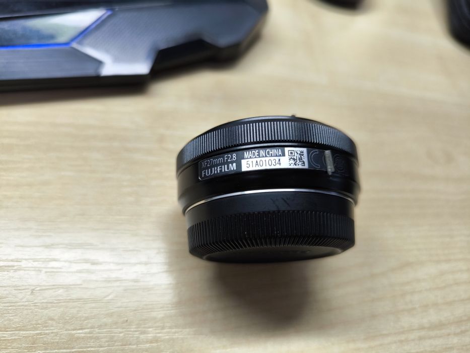 Obiectiv Fuji 27 mm F 2.8 aproape nou