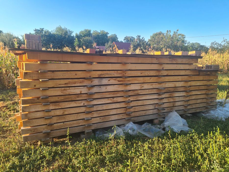 Vând scândură și grindă