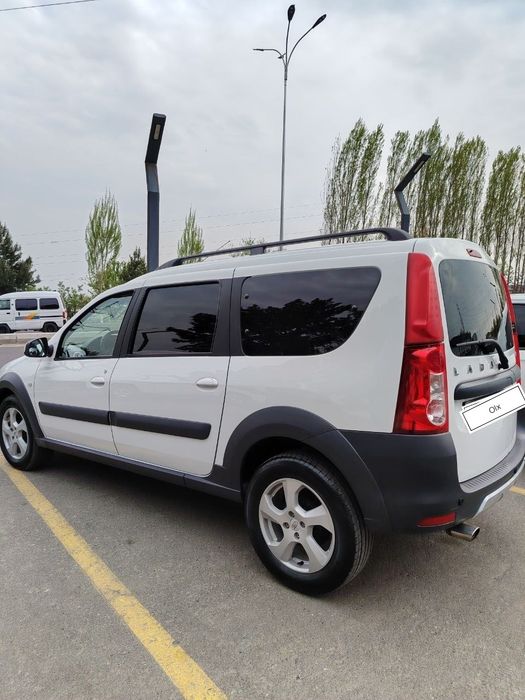 Lada largus cross