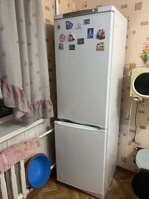 Холодильник indesit