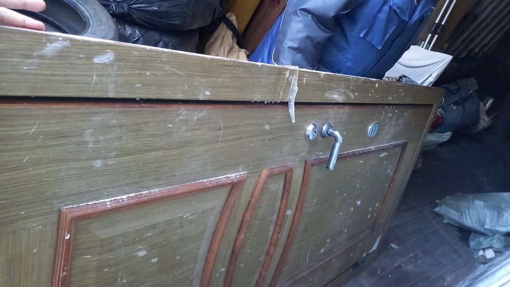 Продам входную дверь