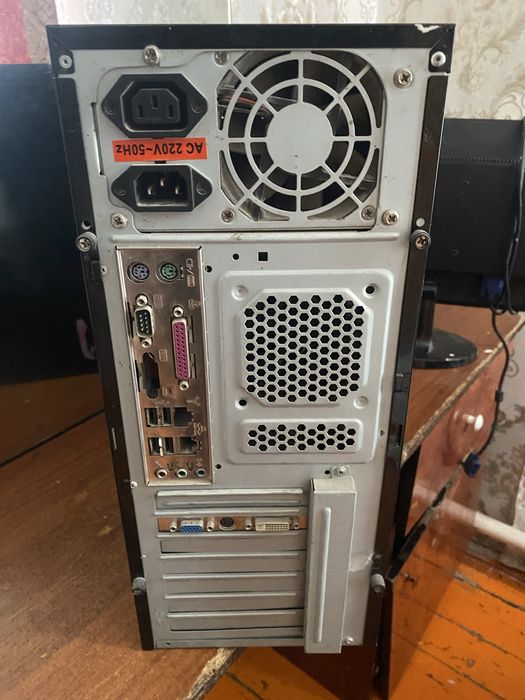 Компютер с монитормен