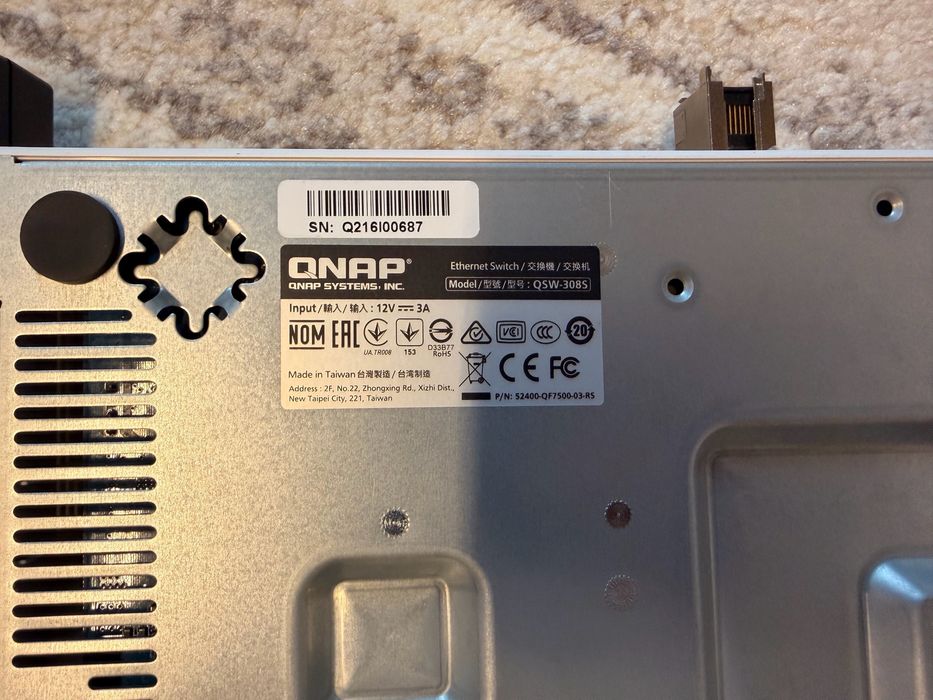 Switch QNAP QSW-308S – 3 Porturi 10GbE SFP+ & 8 Porturi Gigabit