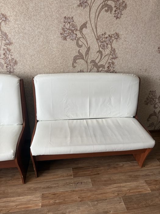 Продам два диванчика для кухни