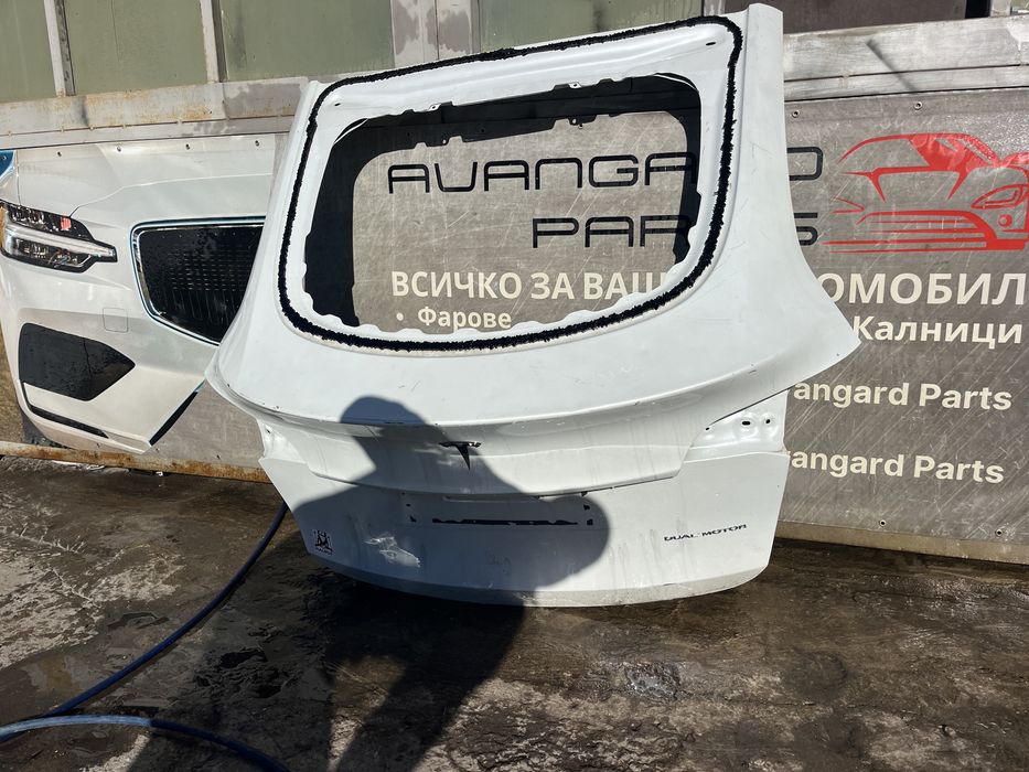 3 броя багажна врата Tesla Y 2020-