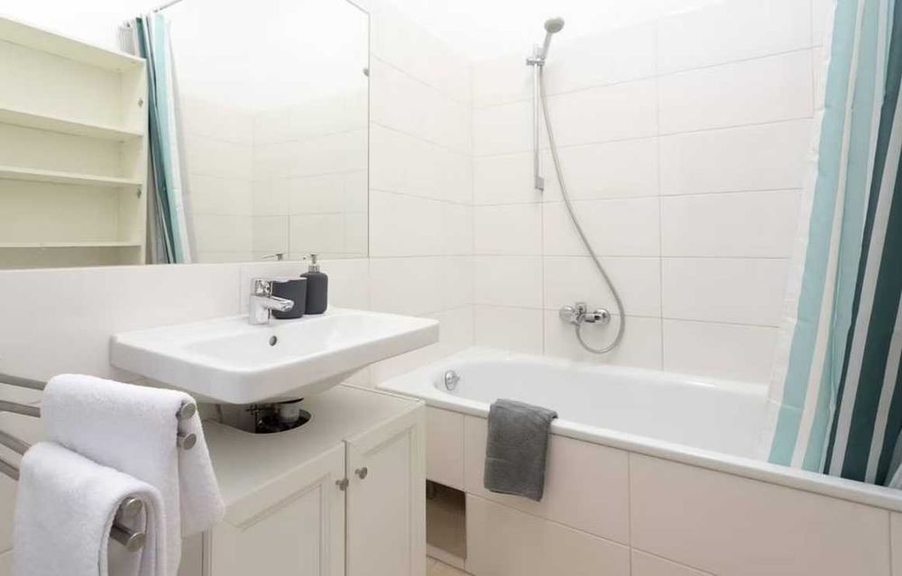 Дава се под наем Тристаен апартамент в Пловдив, Център - 90 кв.м за 331.5 € - Снимка #2