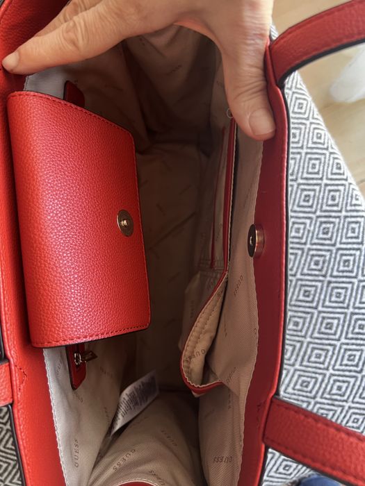 Дамска чанта Guess